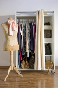 Read more about the article The Ultimate Guide to Capsule Wardrobes: A Modern Approach to Fashion for Woman and Men